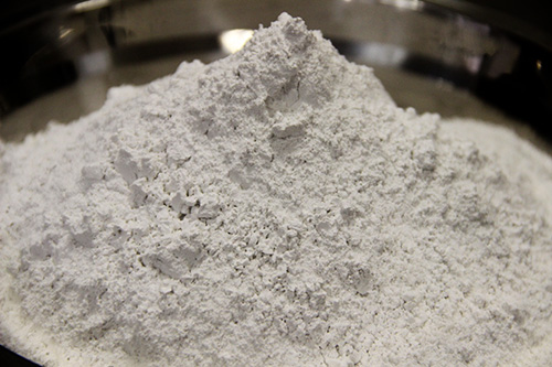 內(nèi)墻膩?zhàn)邮怯闷胀佔(zhàn)舆€是耐水膩?zhàn)樱扛饔惺裁磧?yōu)缺點(diǎn)？