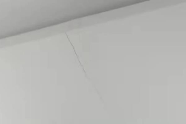 石膏板造型吊頂，有效預(yù)防墻面裝修成品開裂有哪些措施?