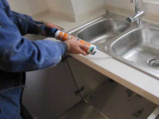 玻璃膠清洗方法，四個(gè)方法教你快速清洗玻璃膠