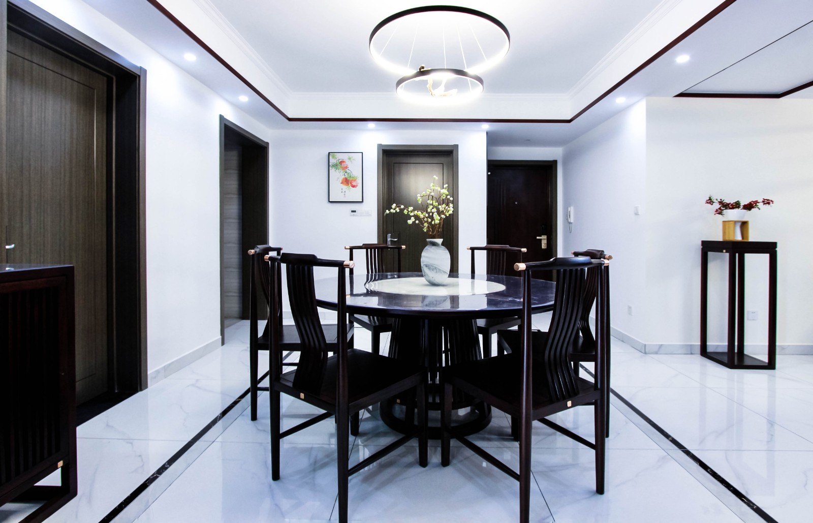 石膏線和雙眼皮的區(qū)別，雙眼皮吊頂做法