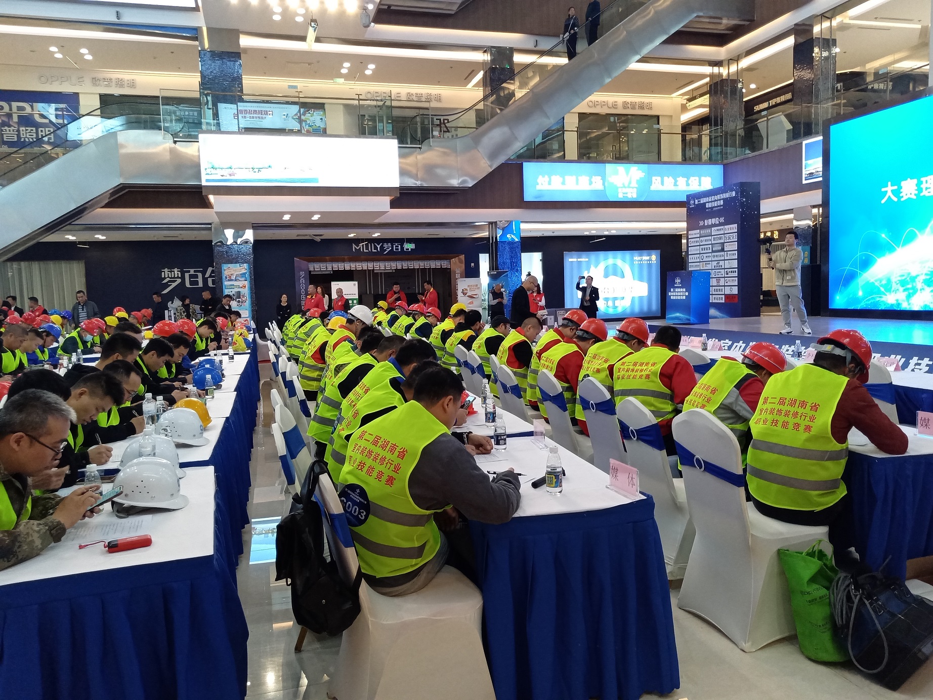 匠心筑家丨東家樂(lè)家裝第二屆湖南省室內(nèi)裝飾裝修行業(yè)技能競(jìng)賽載譽(yù)而歸！