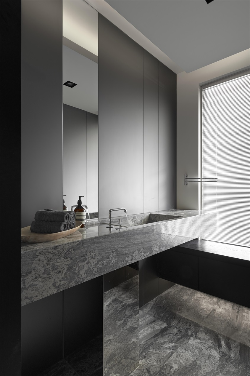 123平米新房現(xiàn)代風格裝修，簡潔時尚大氣