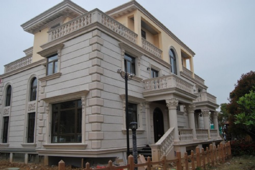 米黃色的外墻磚讓人心情歡暢、輕松